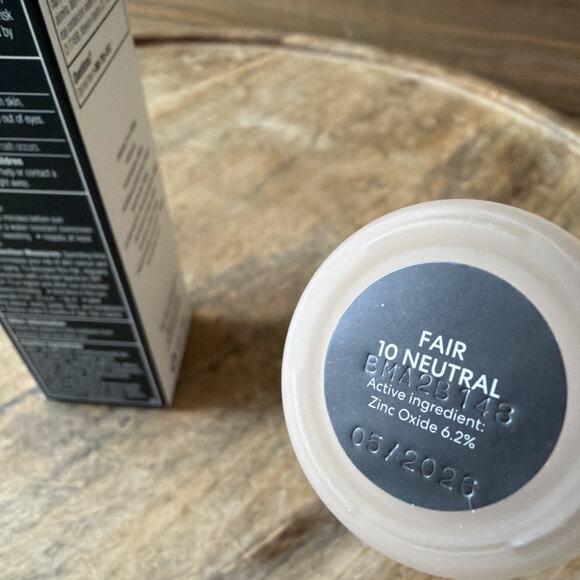 bareMinerals BAREPRO 24HR MATTE FOUNDATION SPF 20 fair 10 neutral - Exp 5/26 - Picture 5 of 5